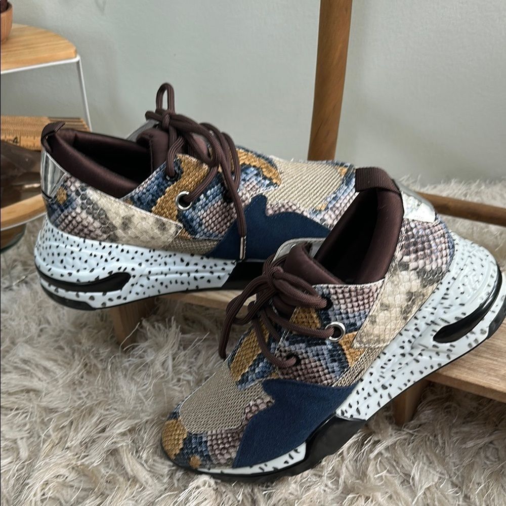 Steve Madden Cliff Round-Toe Lace Up Sneakers Multi Snake Pattern Size 7 M